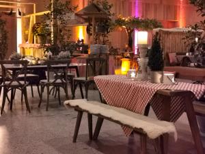 Tisch Holz 3